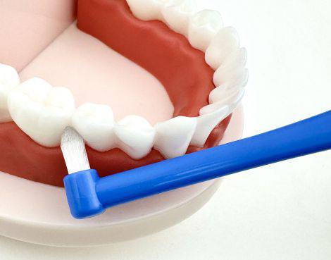 Čemu je namenjena zobna ščetka z enojnim snopom?